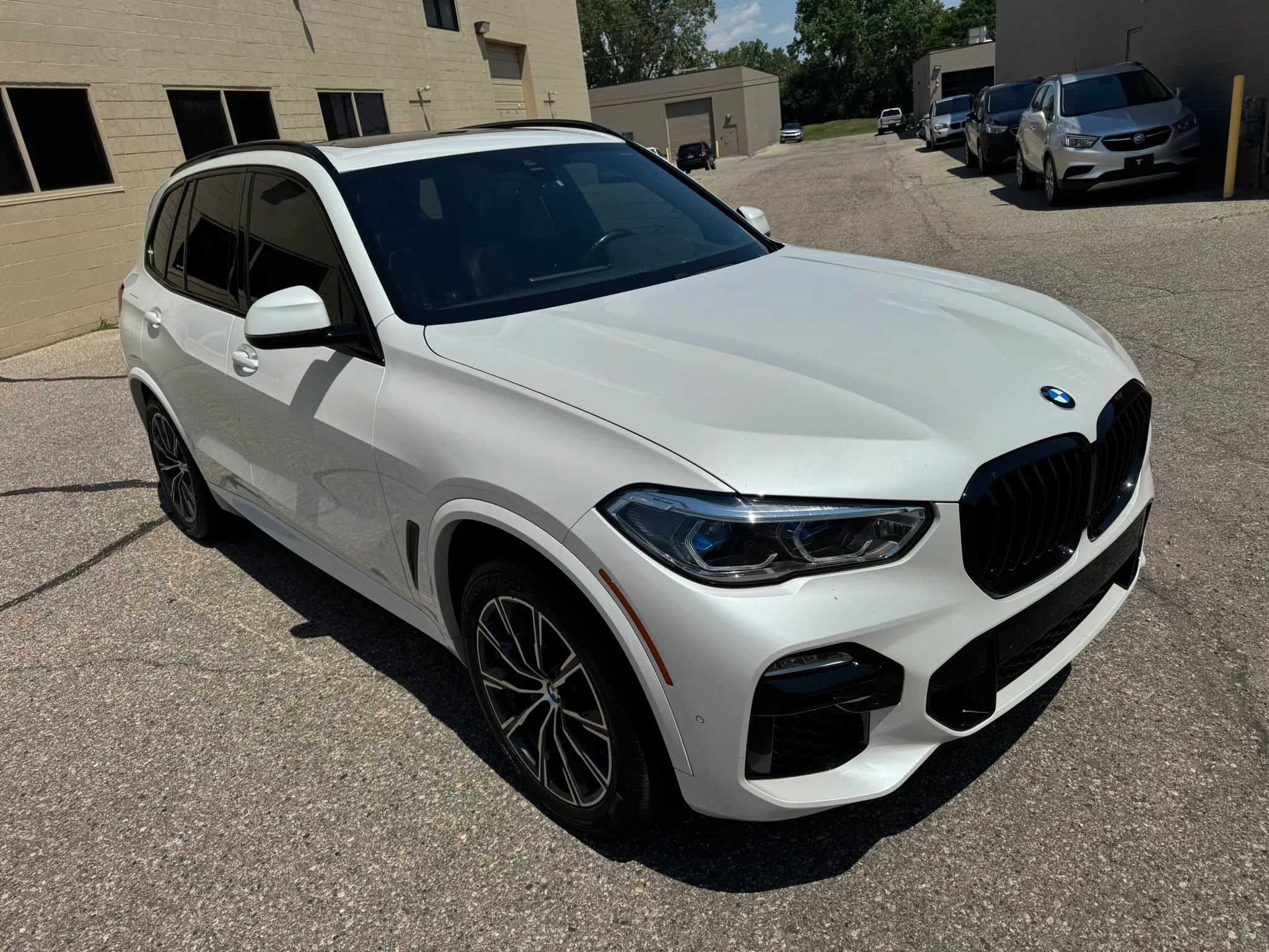 Used 2021 BMW X5 xDrive40i w/ M Sport Package AWD/4WD image 13