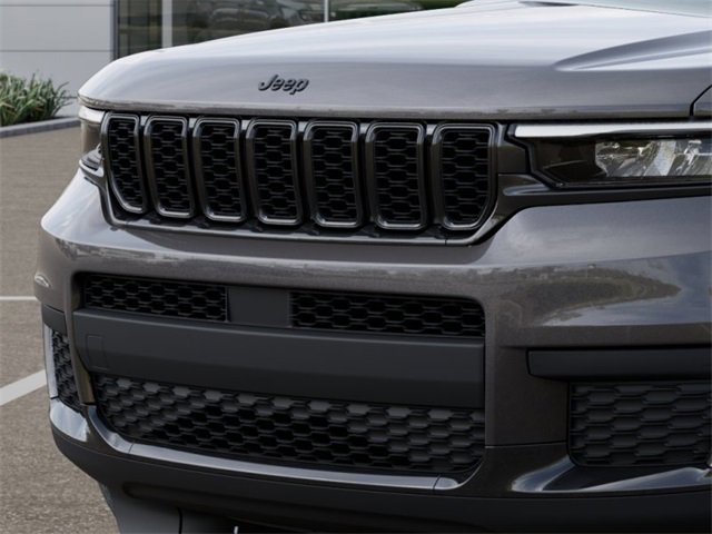 New 2025 Jeep Grand Cherokee L Altitude image 11