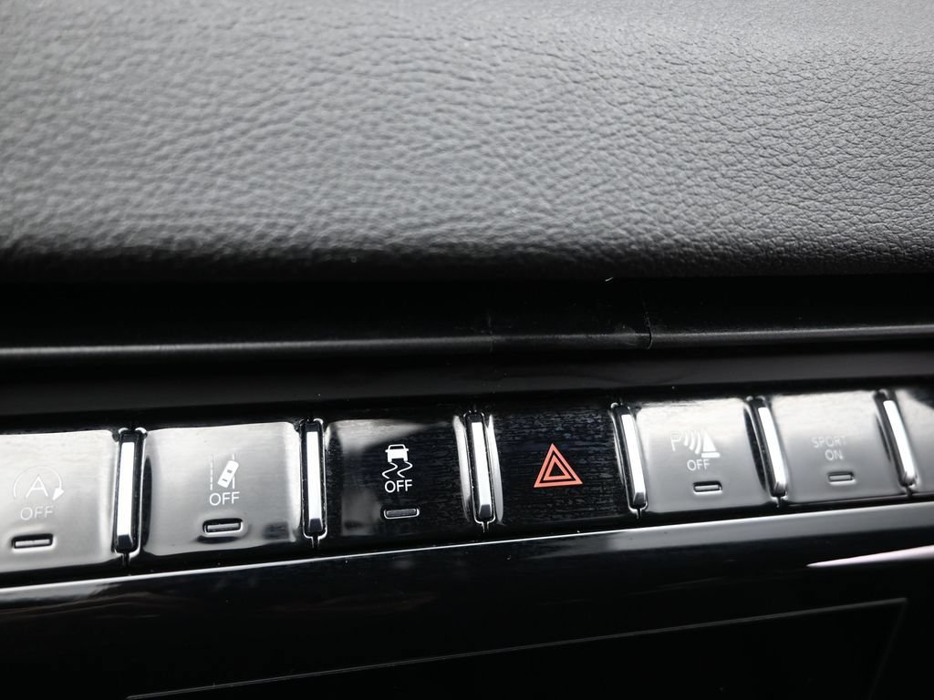 Used 2023 Jeep Grand Cherokee Laredo AWD/4WD image 13