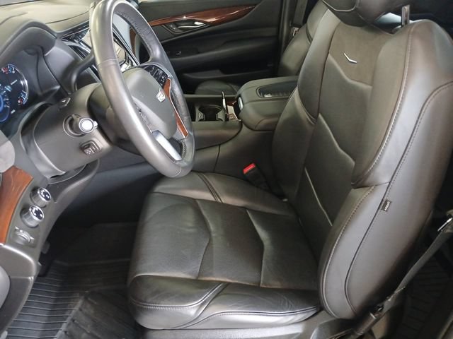 Used 2020 Cadillac Escalade Luxury w/ Escalade Sport Edition AWD/4WD image 24
