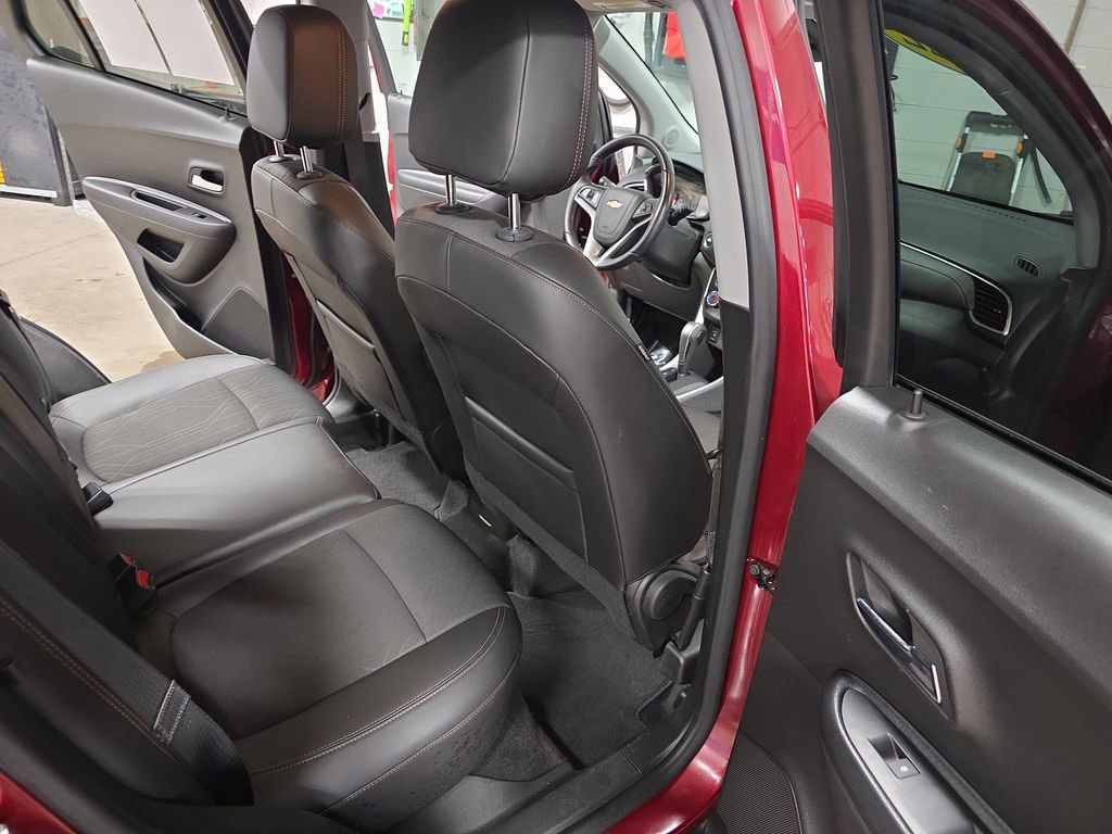 Certified 2022 Chevrolet Trax LT w/ LT Convenience Package image 11