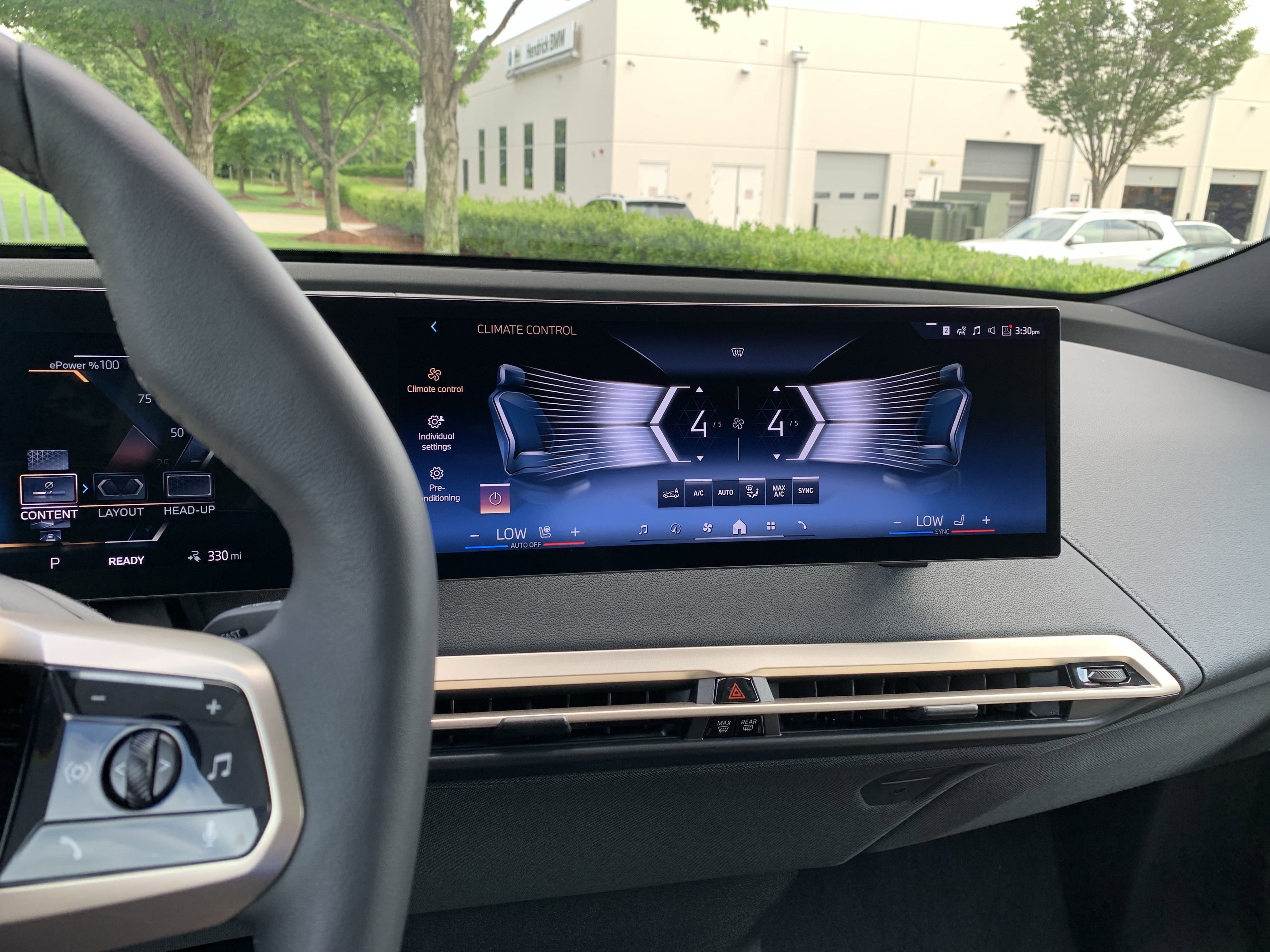 Used 2026 BMW iX xDrive60 w/ Premium Package image 25