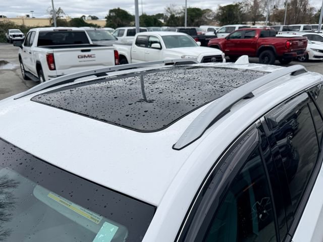 Used 2023 GMC Terrain SLT w/ Infotainment Package II image 9