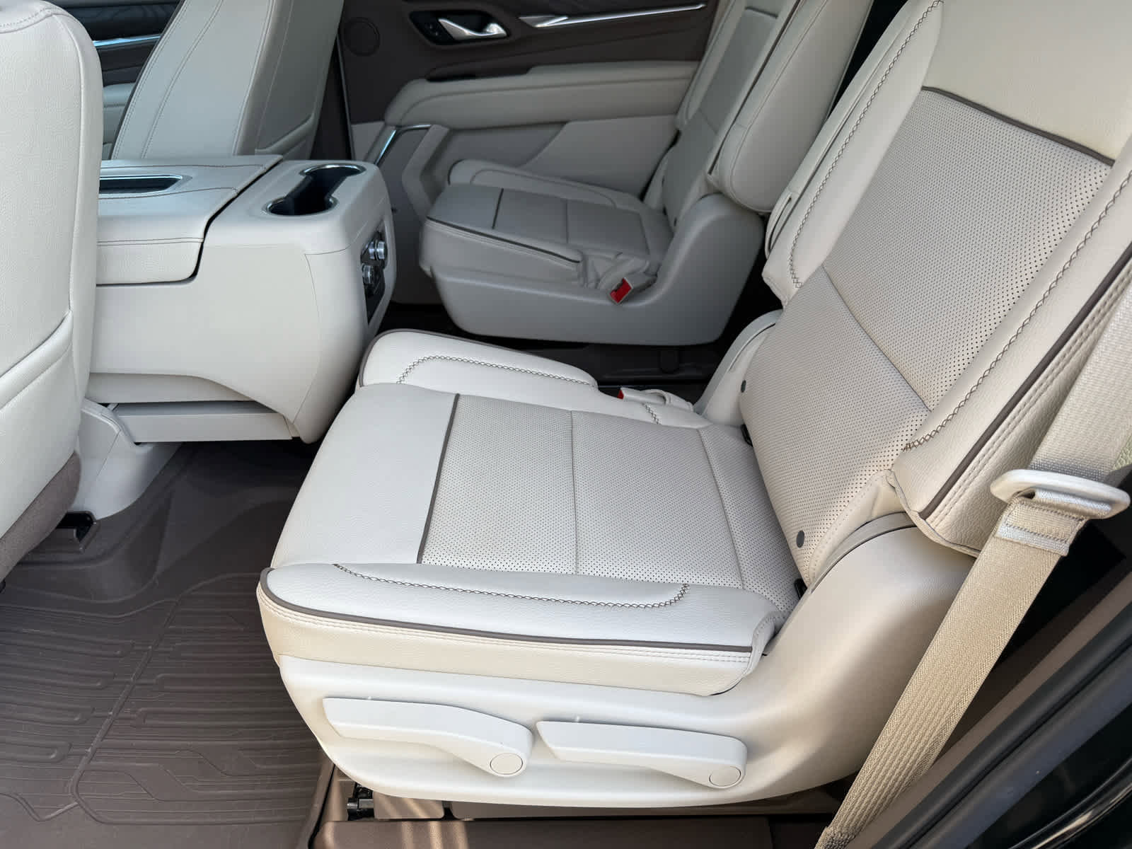 Used 2022 GMC Yukon Denali image 11