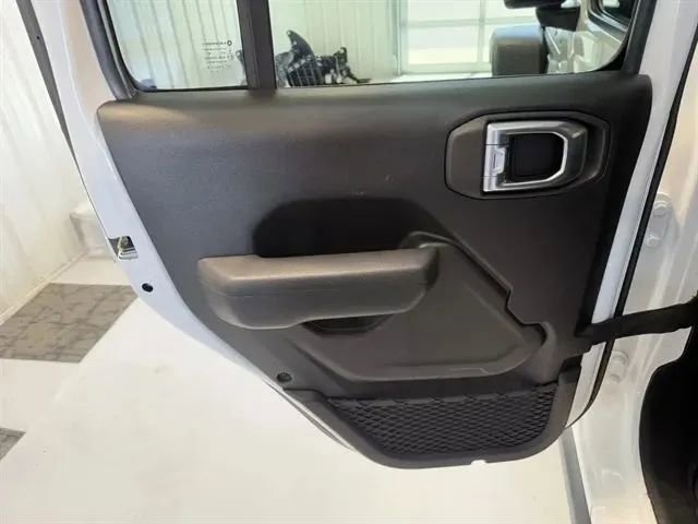 Used 2024 Jeep Wrangler Unlimited Rubicon AWD/4WD image 12