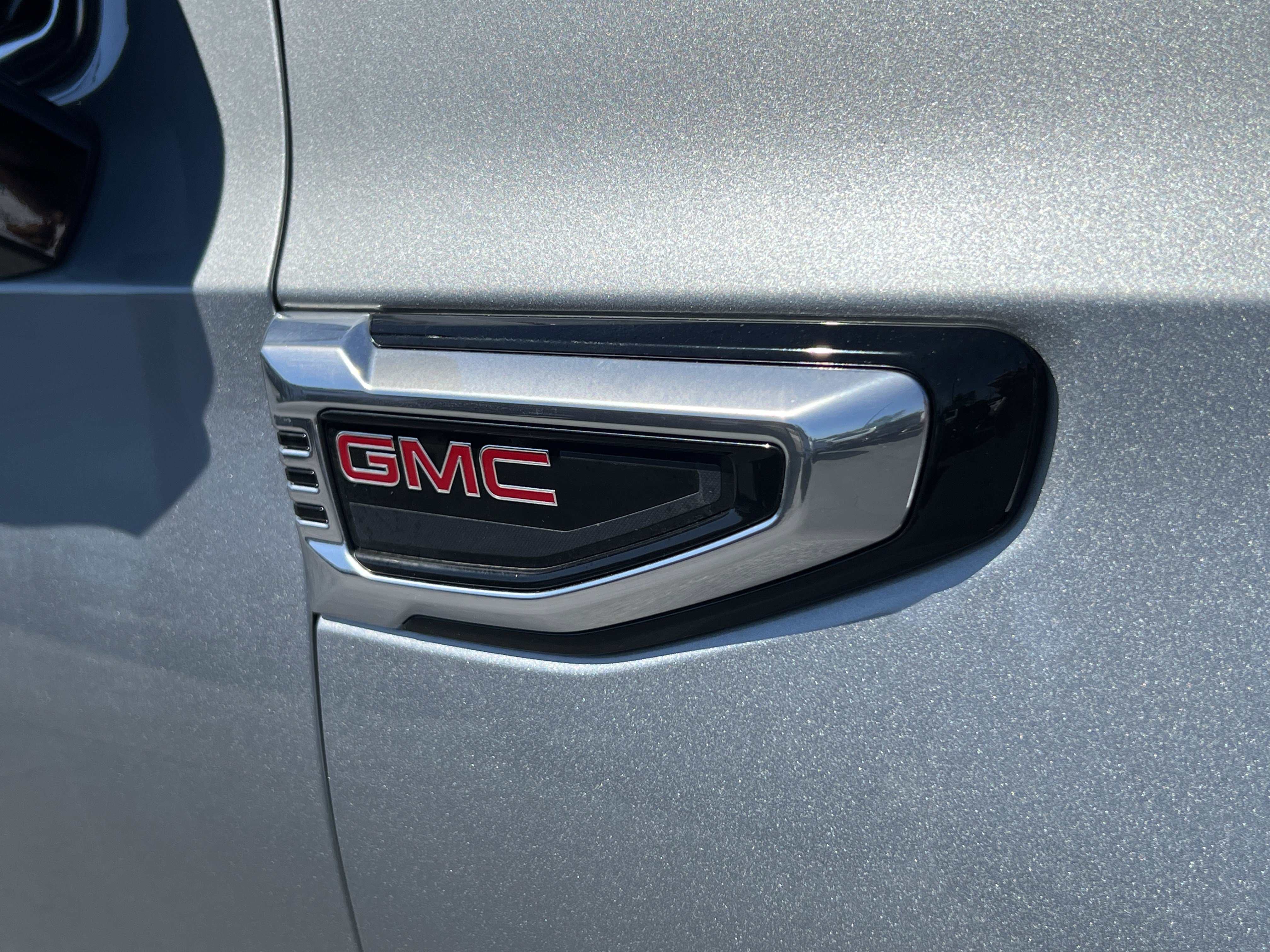 Used 2025 GMC Yukon XL Denali image 11