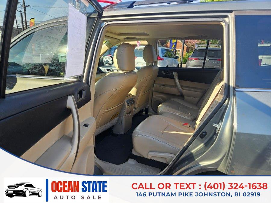 Used 2012 Toyota Highlander SE w/ Tow Pkg AWD/4WD image 11
