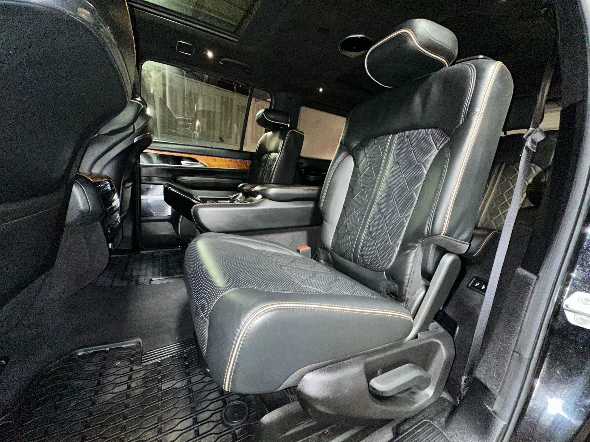 Used 2022 Jeep Grand Wagoneer Series III image 26