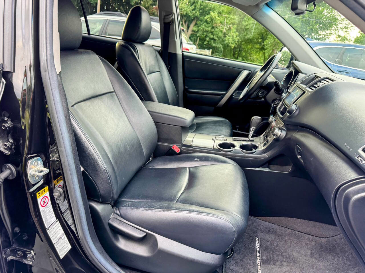 Used 2013 Toyota Highlander SE image 26