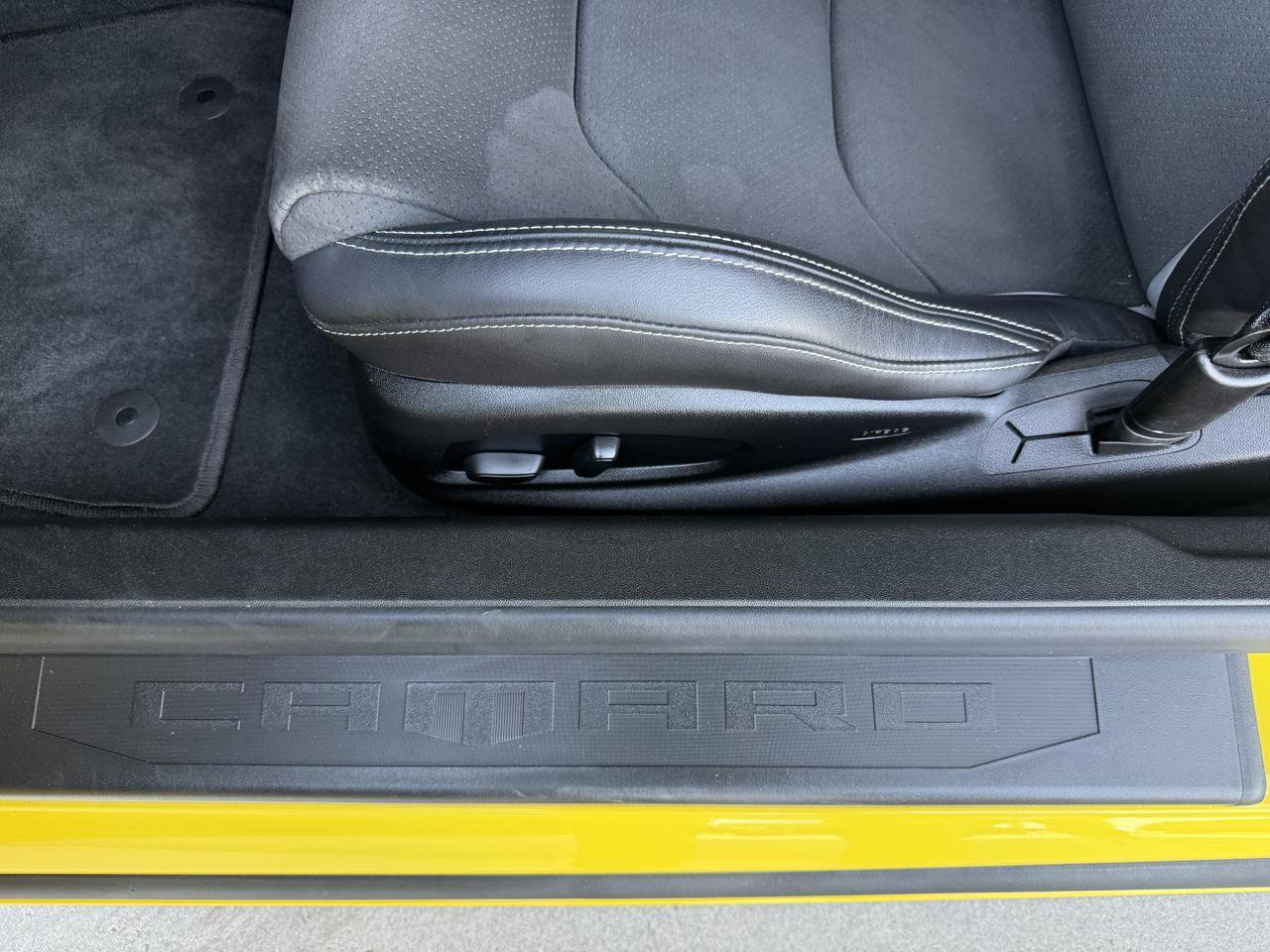 Used 2018 Chevrolet Camaro SS RWD image 12