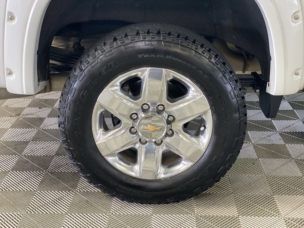 Used 2022 Chevrolet Silverado 2500 LTZ w/ LTZ Plus Package AWD/4WD image 39