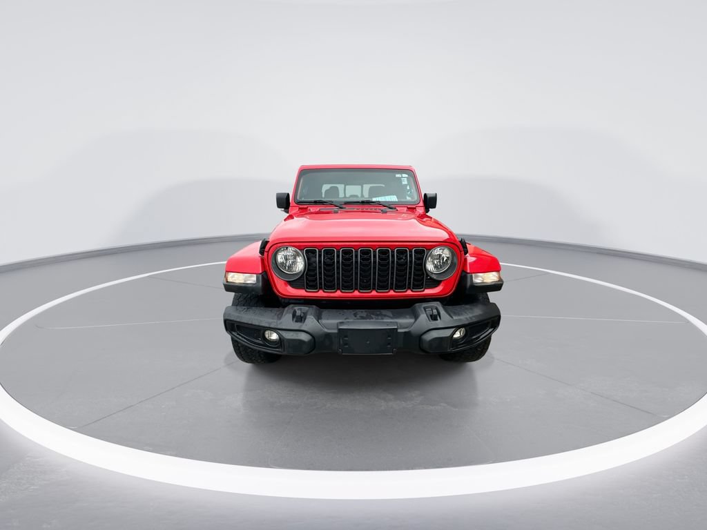 Used 2025 Jeep Gladiator Sport AWD/4WD image 3