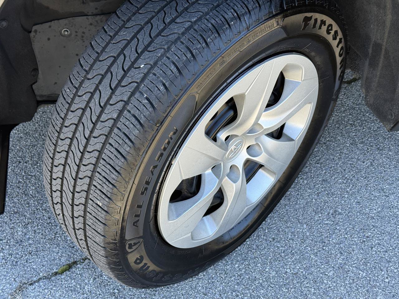 Used 2022 Toyota RAV4 LE FWD image 10