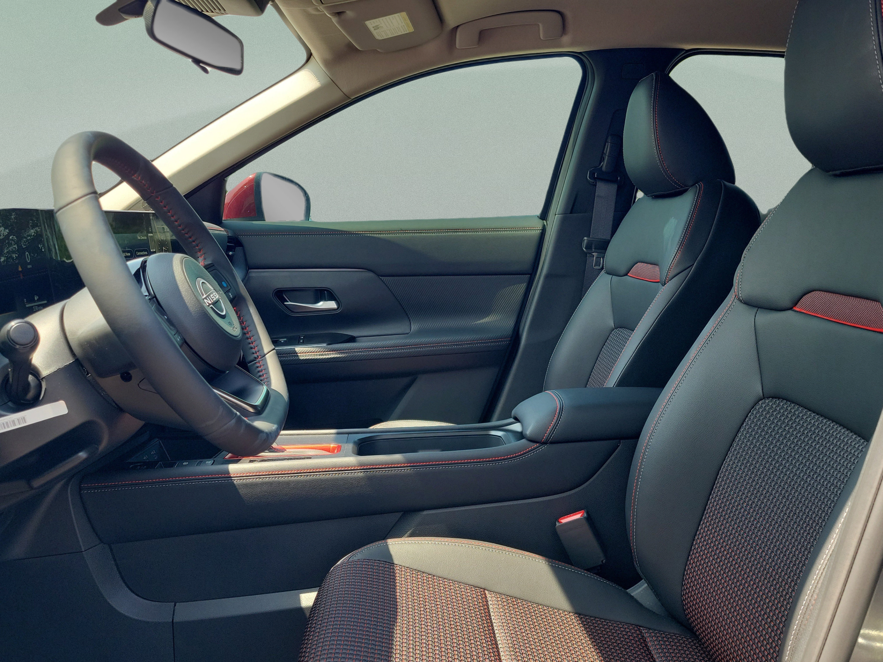 New 2025 Nissan Kicks SR FWD image 17