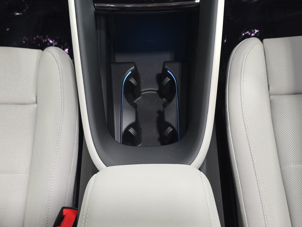 New 2026 Porsche Macan Electric RWD image 20