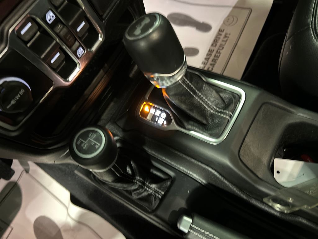 Used 2022 Jeep Wrangler Unlimited Sahara w/ Cold Weather Group image 20