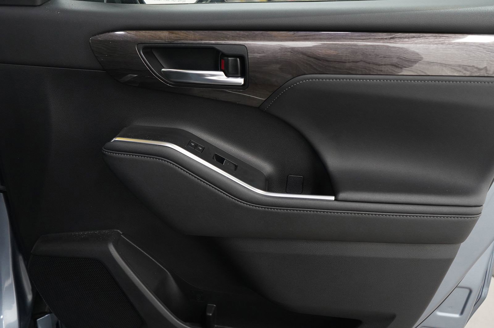 Used 2024 Toyota Highlander Platinum image 9