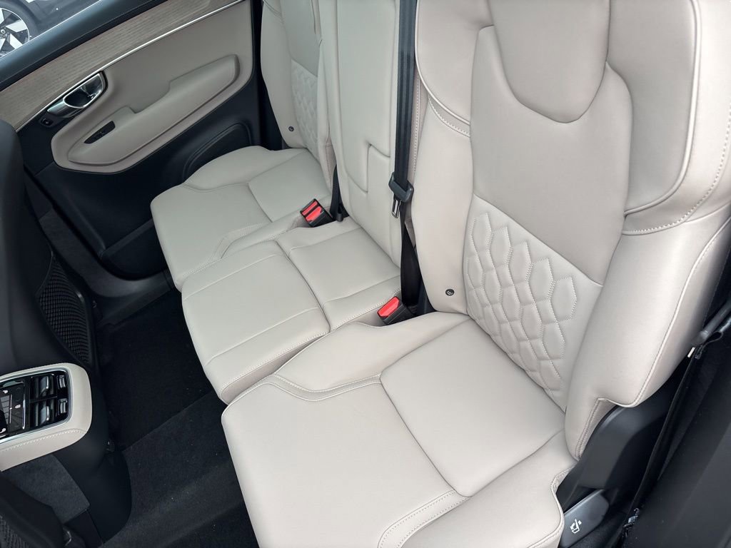 New 2026 Volvo XC90 B6 Plus w/ Protection Package Premier image 39