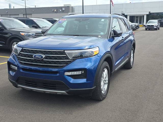 Used 2023 Ford Explorer XLT w/ Equipment Group 202A RWD image 2