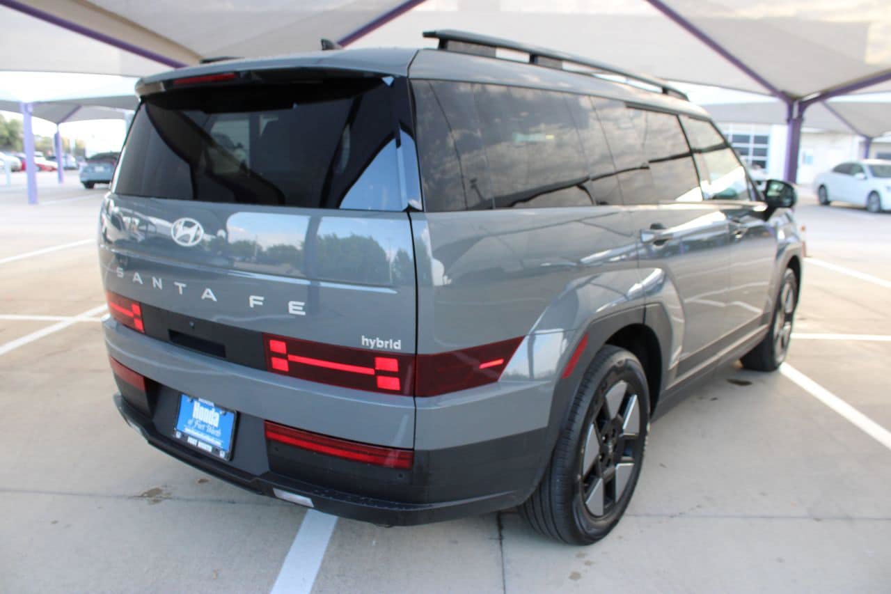 Used 2025 Hyundai Santa Fe SEL FWD image 6