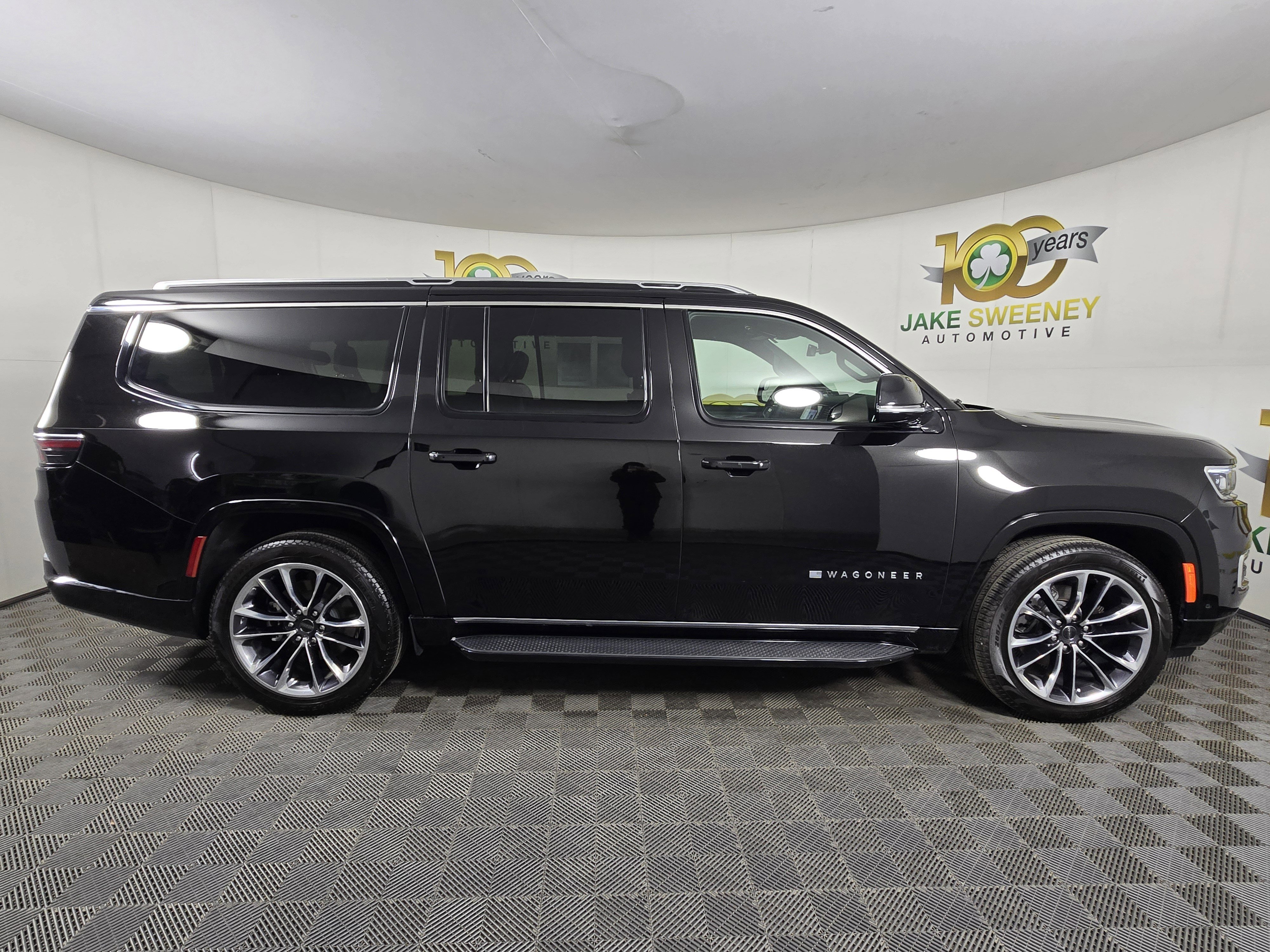 Used 2023 Jeep Wagoneer L Series II w/ Premium Group I image 11