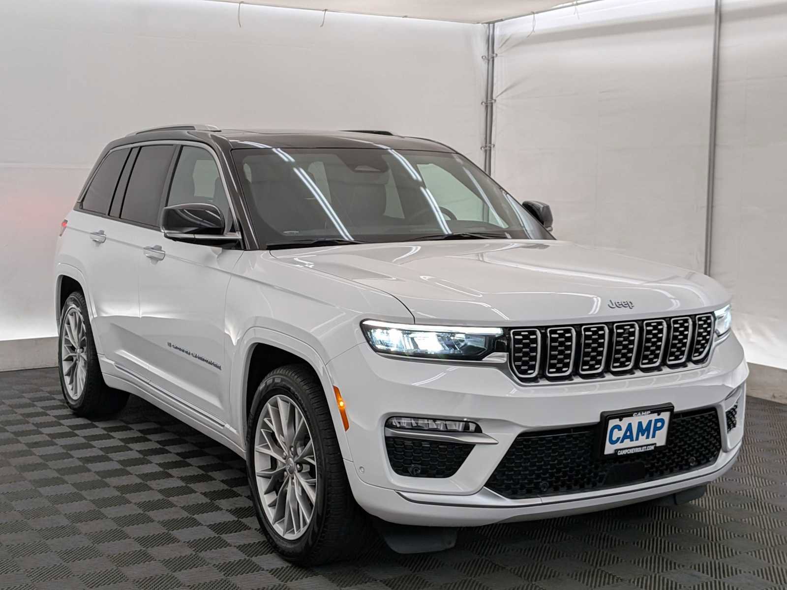 Used 2023 Jeep Grand Cherokee Summit w/ Advanced Protech Group IV image 8