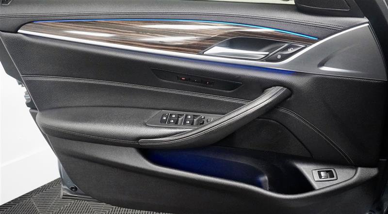 Used 2018 BMW 540i xDrive image 40