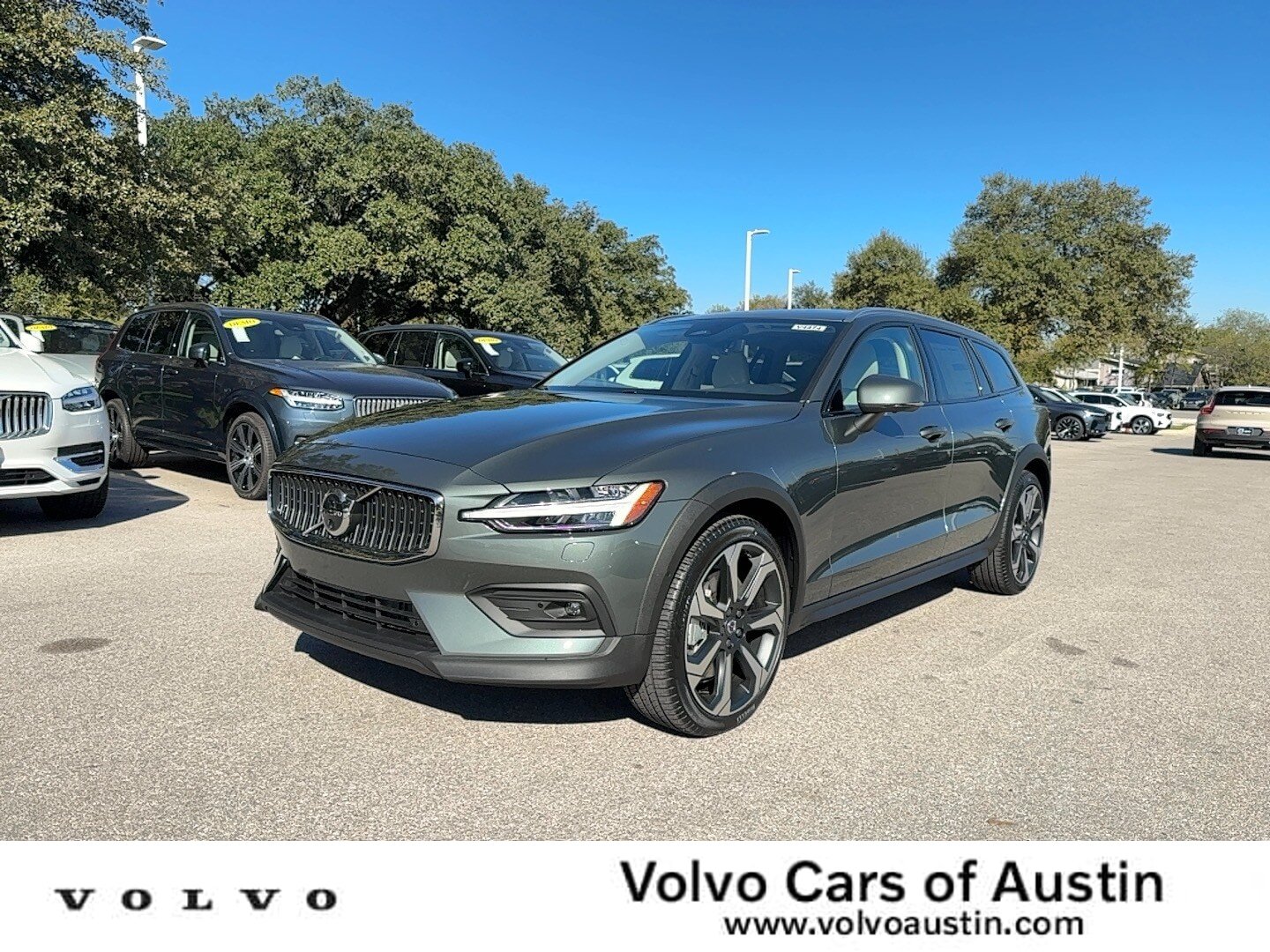 New 2026 Volvo V60 B5 Cross Country Plus w/ Climate Package AWD/4WD image 1