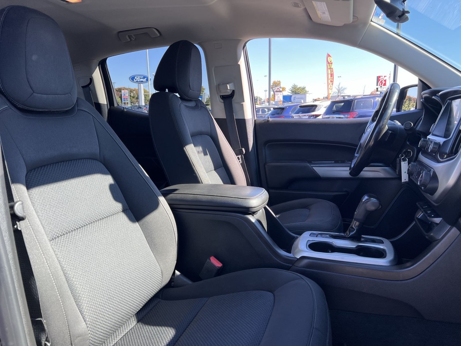 Used 2017 Chevrolet Colorado LT w/ Midnight Edition AWD/4WD image 25