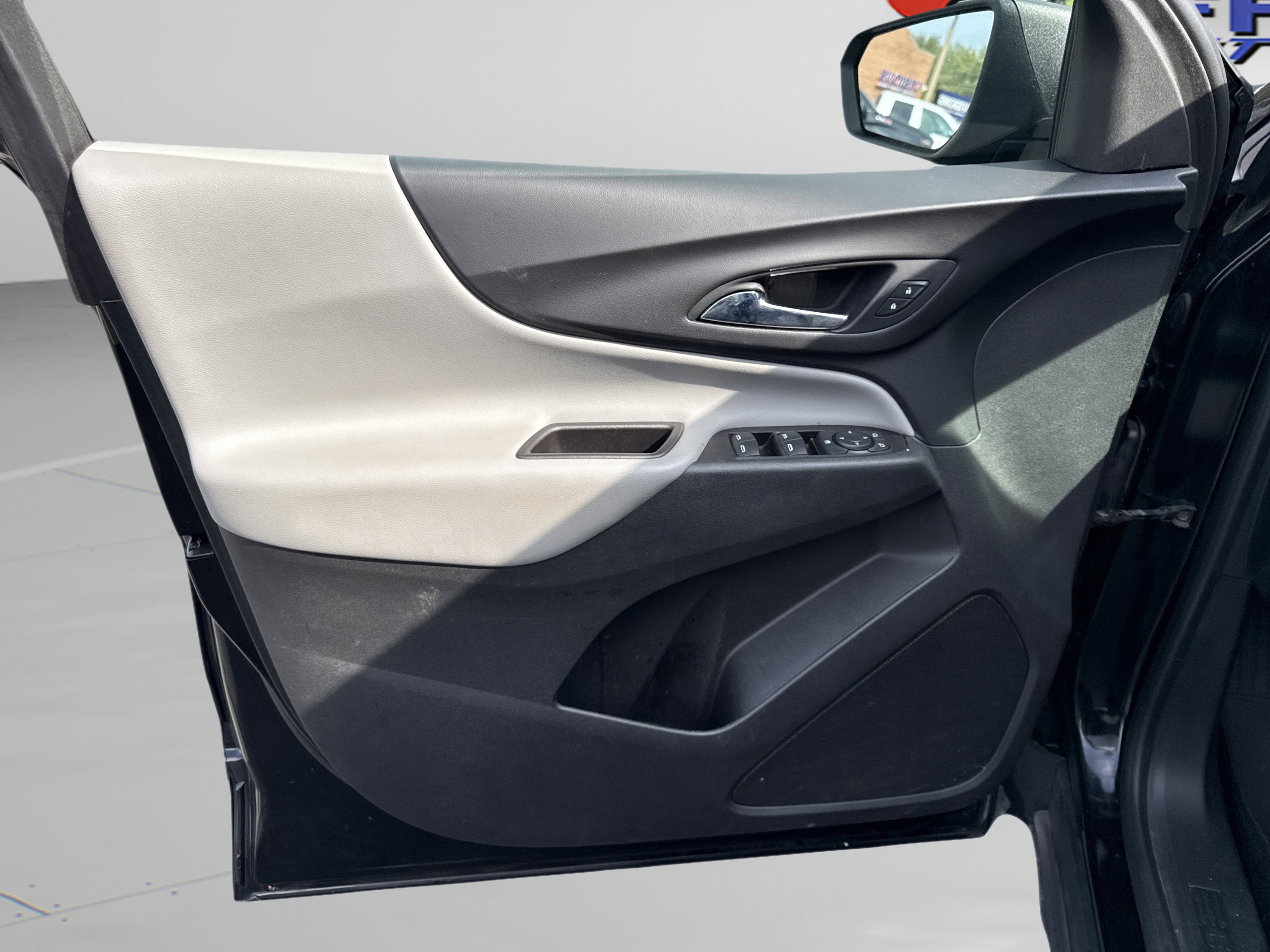 Used 2020 Chevrolet Equinox LS image 14