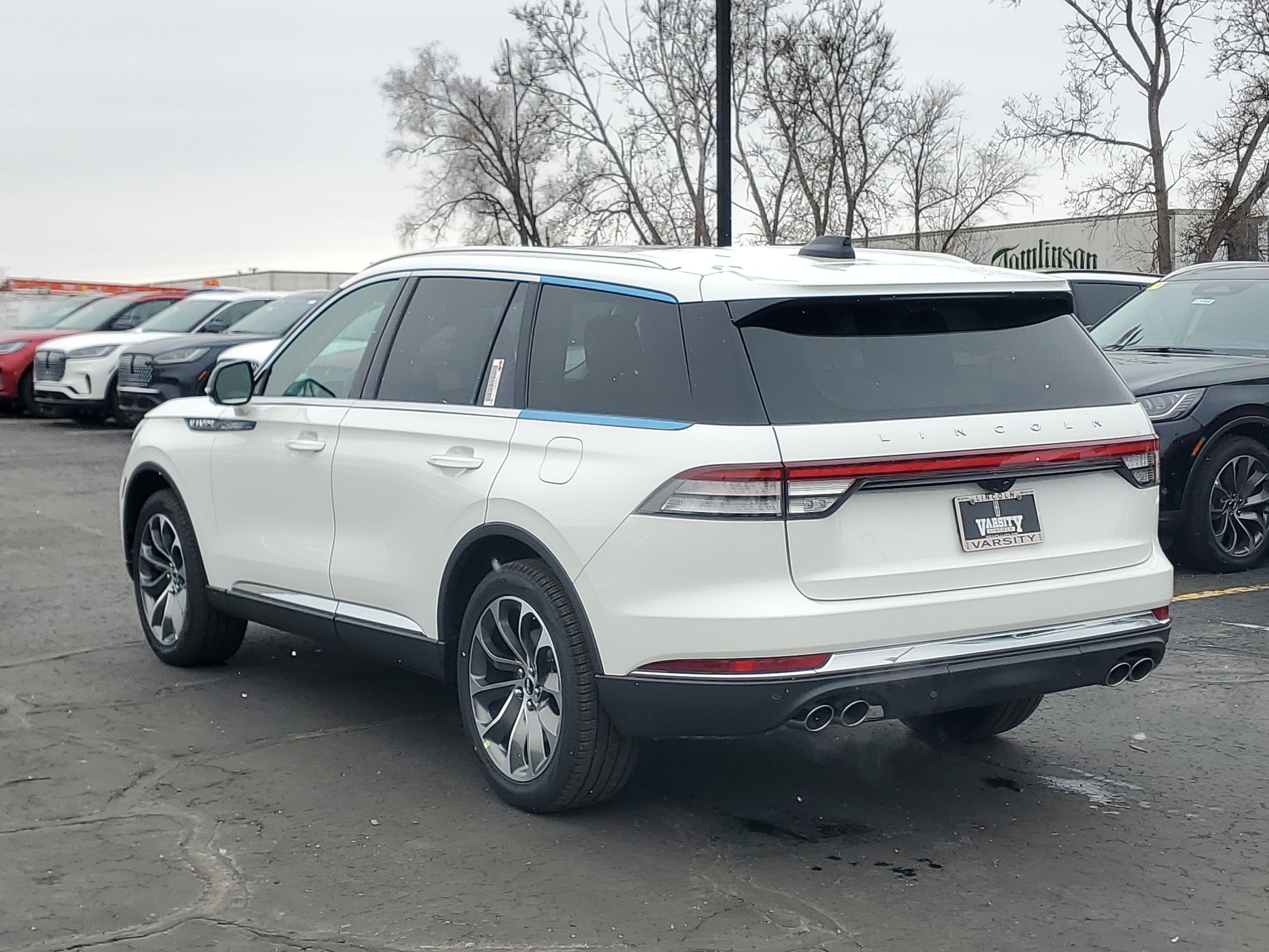 New 2026 Lincoln Aviator AWD image 3