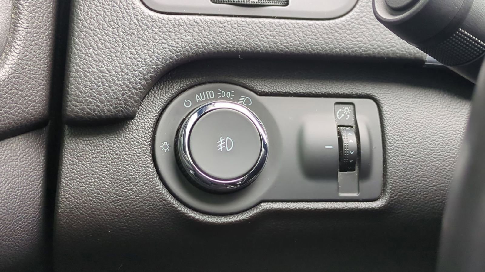 Used 2016 Buick Regal Premium w/ Driver Confidence Package #1 image 18