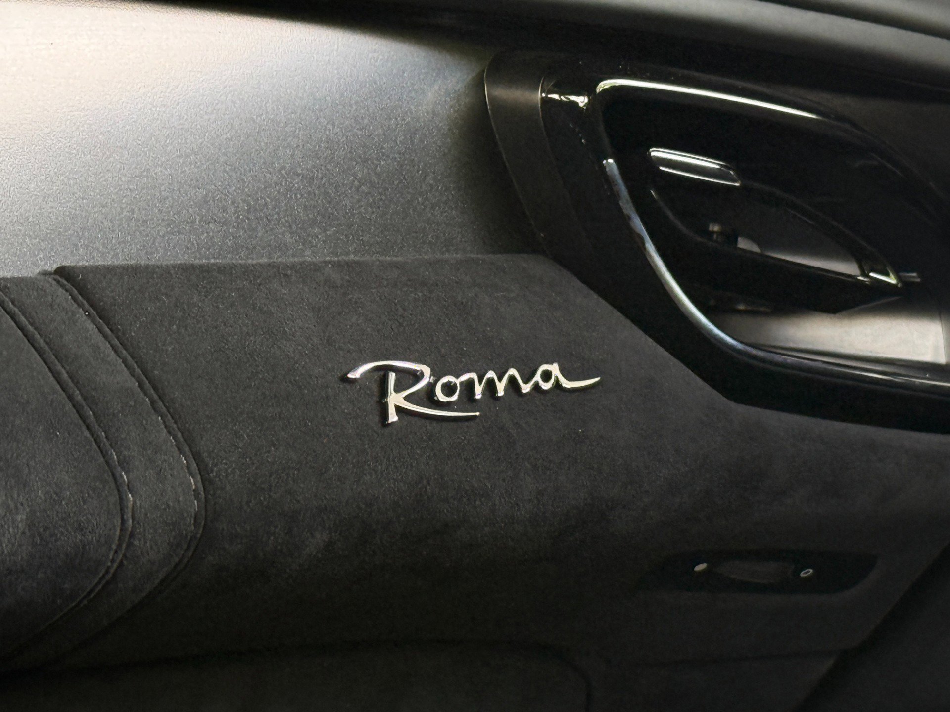 Used 2021 Ferrari Roma RWD image 31