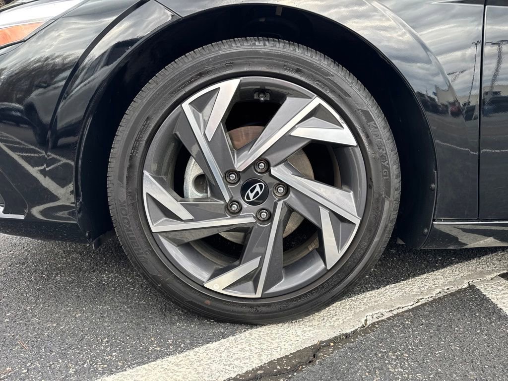 Used 2025 Hyundai Elantra SEL image 31