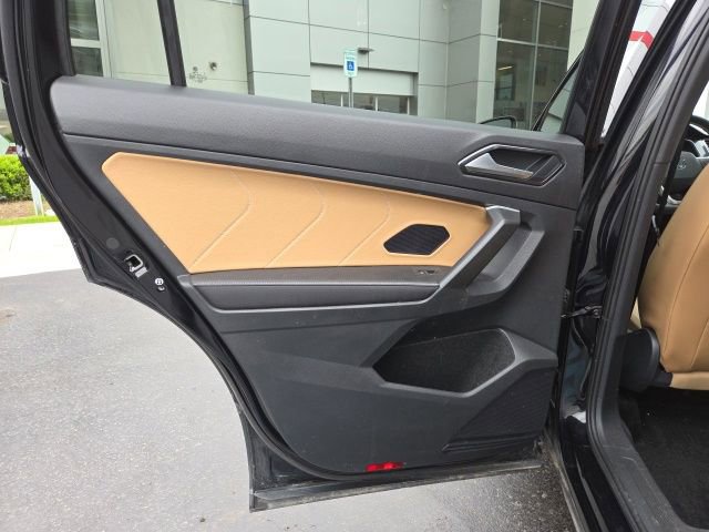 Used 2024 Volkswagen Tiguan SE w/ Panoramic Sunroof Package AWD/4WD image 14