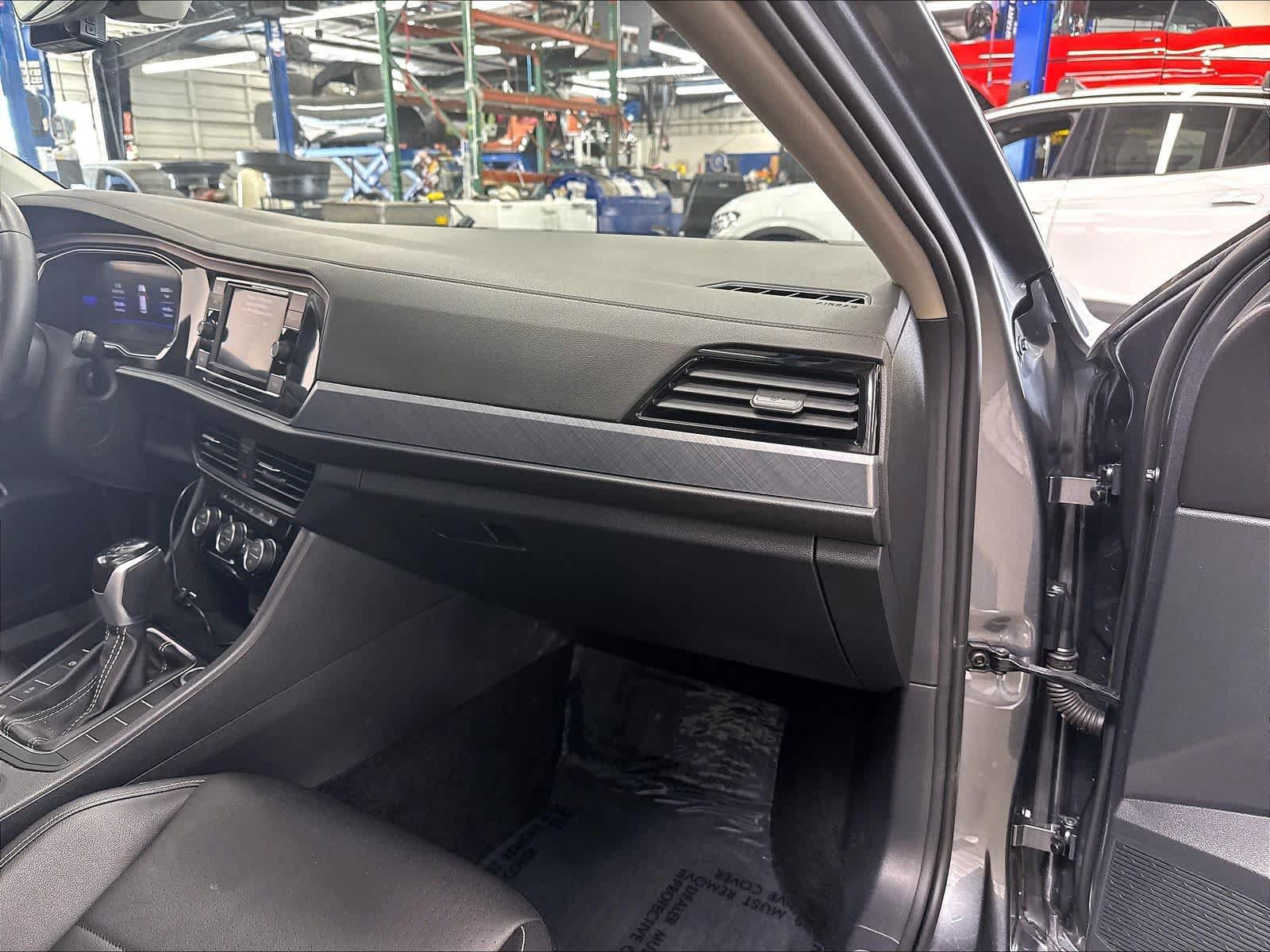Used 2023 Volkswagen Jetta SE w/ Panoramic Sunroof Package FWD image 28