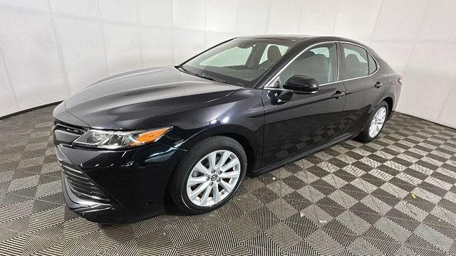 Used 2019 Toyota Camry LE FWD image 6
