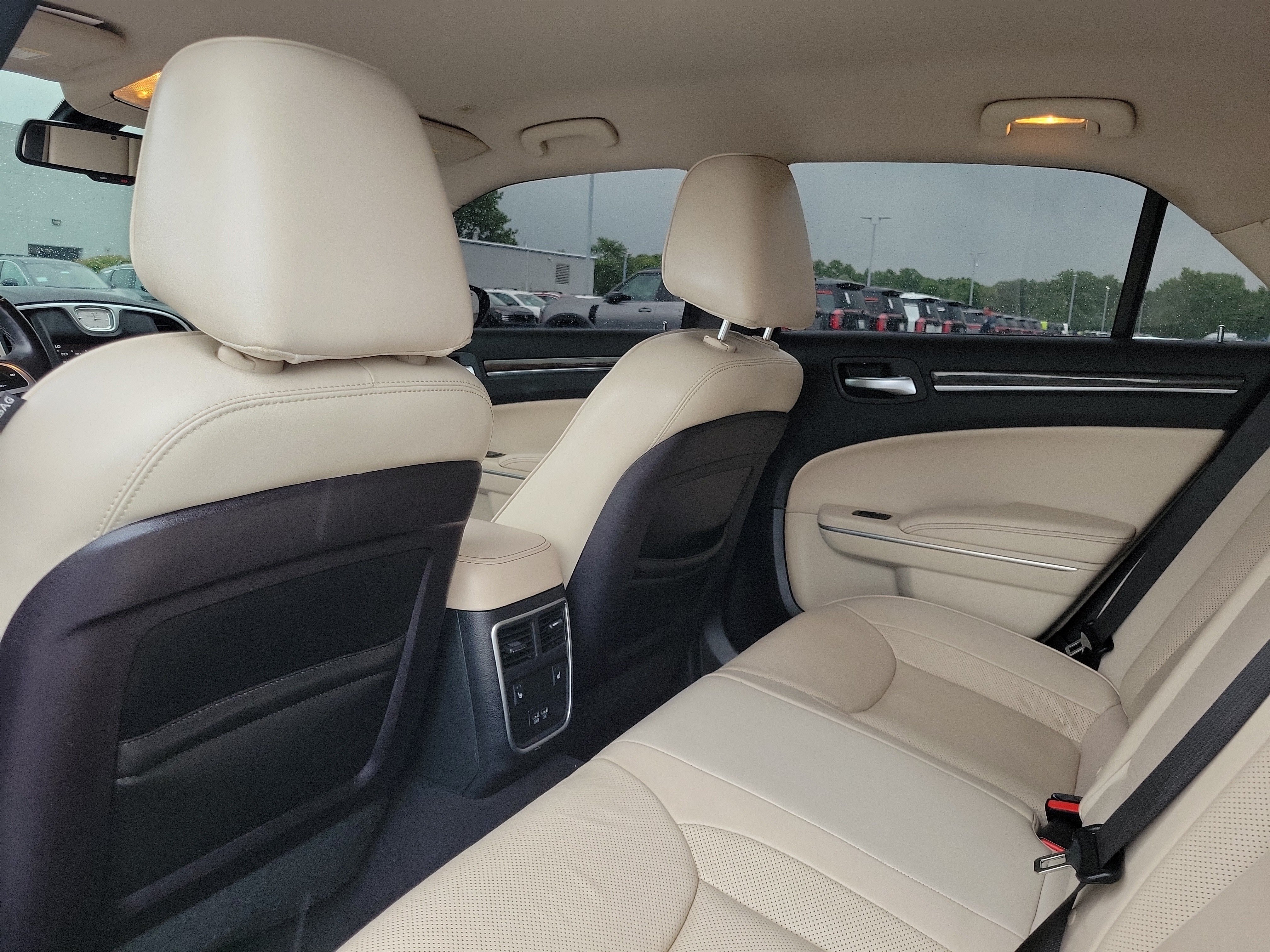 Used 2019 Chrysler 300 Limited RWD image 14