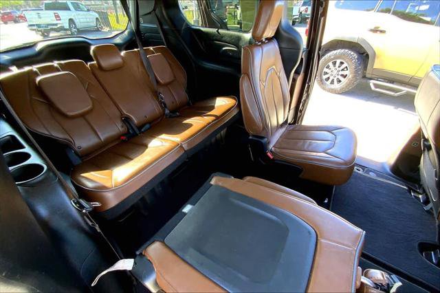 Certified 2019 Chrysler Pacifica Limited image 18
