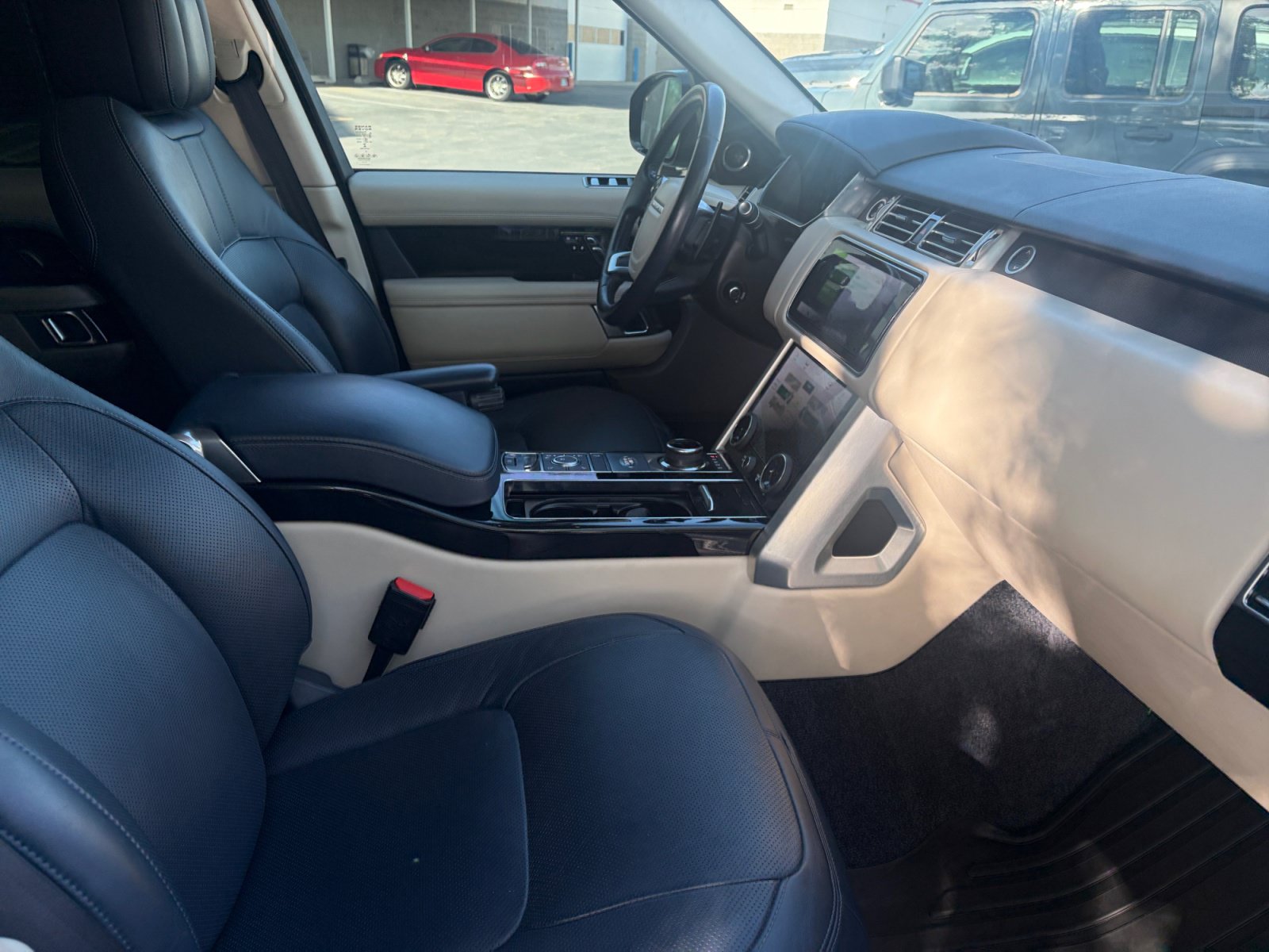 Used 2019 Land Rover Range Rover Supercharged AWD/4WD image 32
