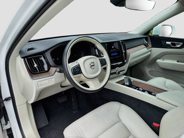 Used 2022 Volvo XC60 B5 Momentum w/ Protection Package Premier FWD image 25