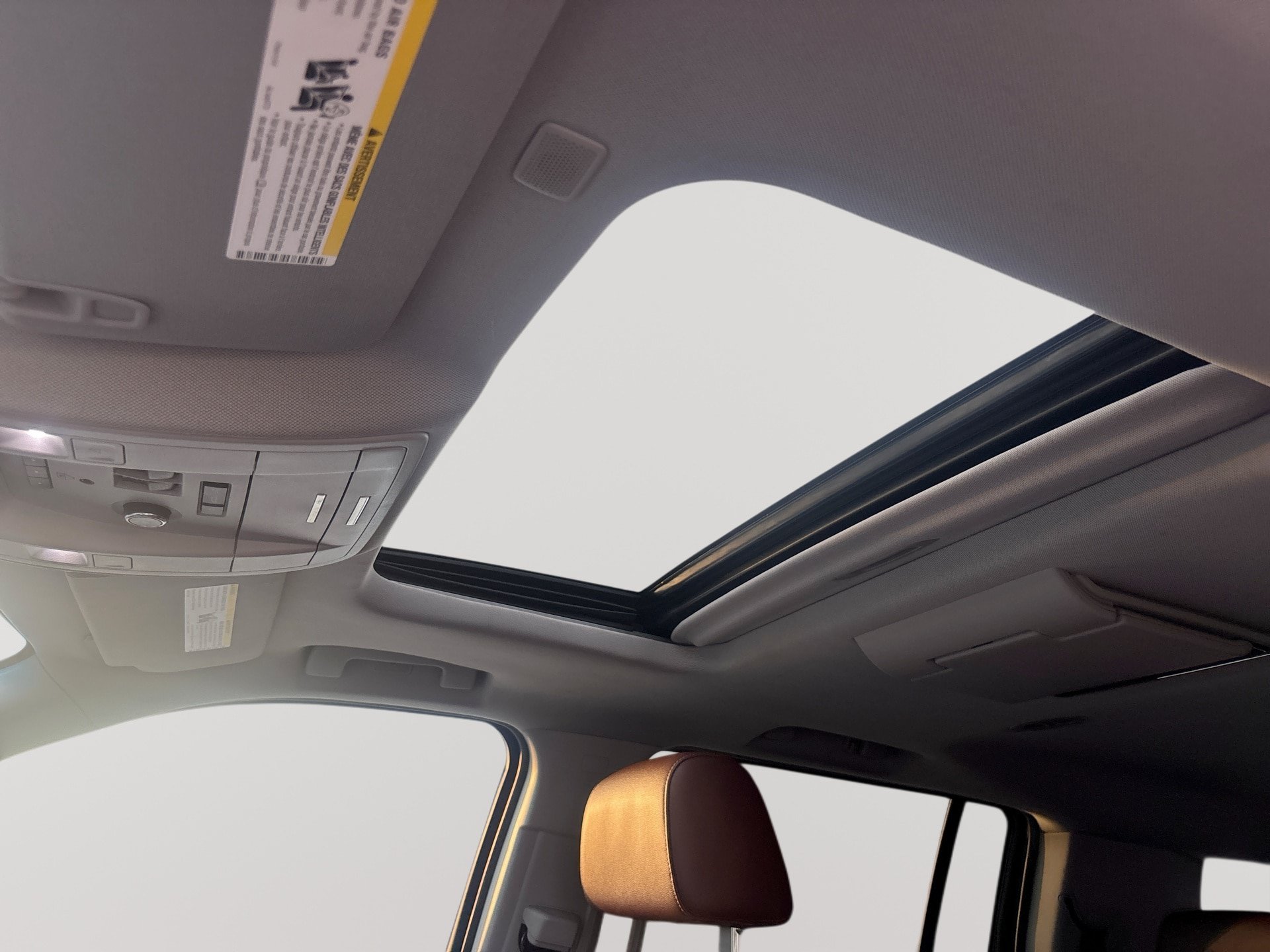 Used 2019 Chevrolet Suburban Premier w/ Premier Plus Edition AWD/4WD image 16