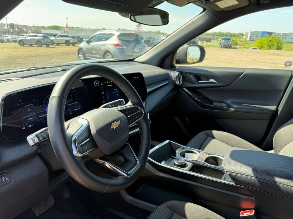 Used 2026 Chevrolet Equinox LT FWD image 19