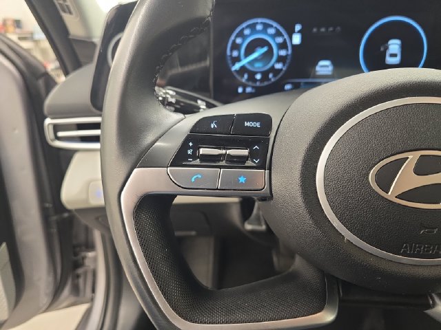Used 2025 Hyundai Elantra Limited FWD image 30