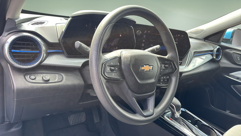 Used 2025 Chevrolet Trax LT FWD image 17