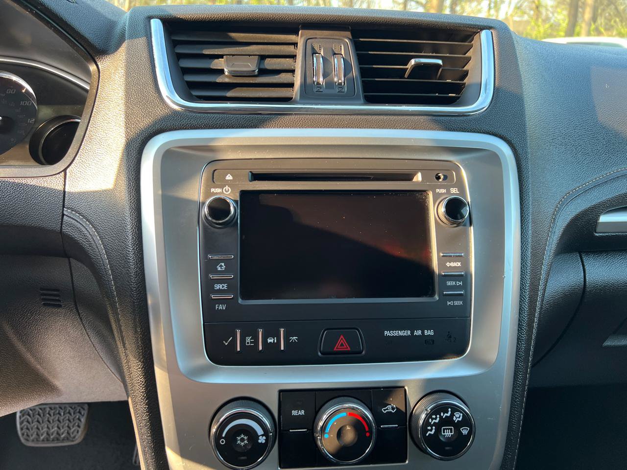 Used 2016 GMC Acadia SLE FWD image 16