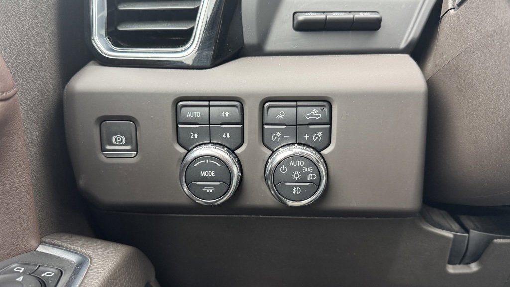 Used 2024 GMC Sierra 2500 Denali w/ Technology Package image 30