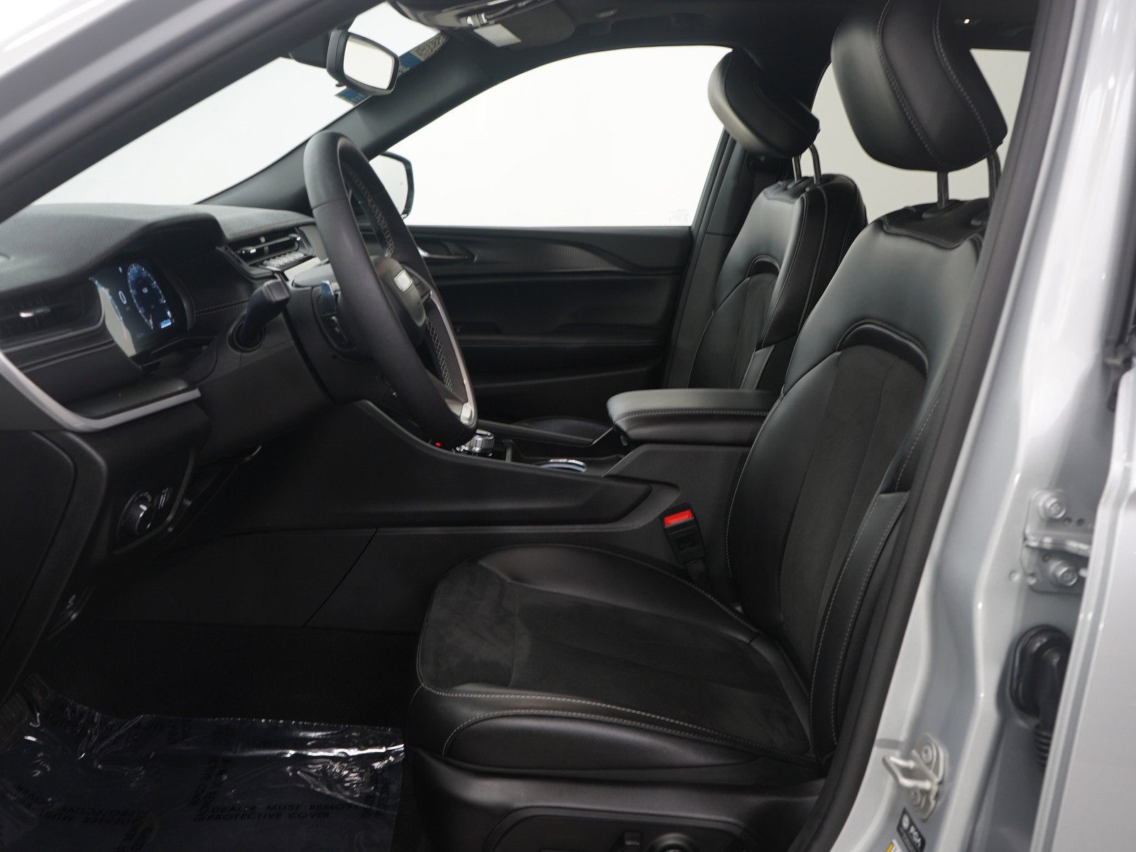 Used 2024 Jeep Grand Cherokee Altitude image 15