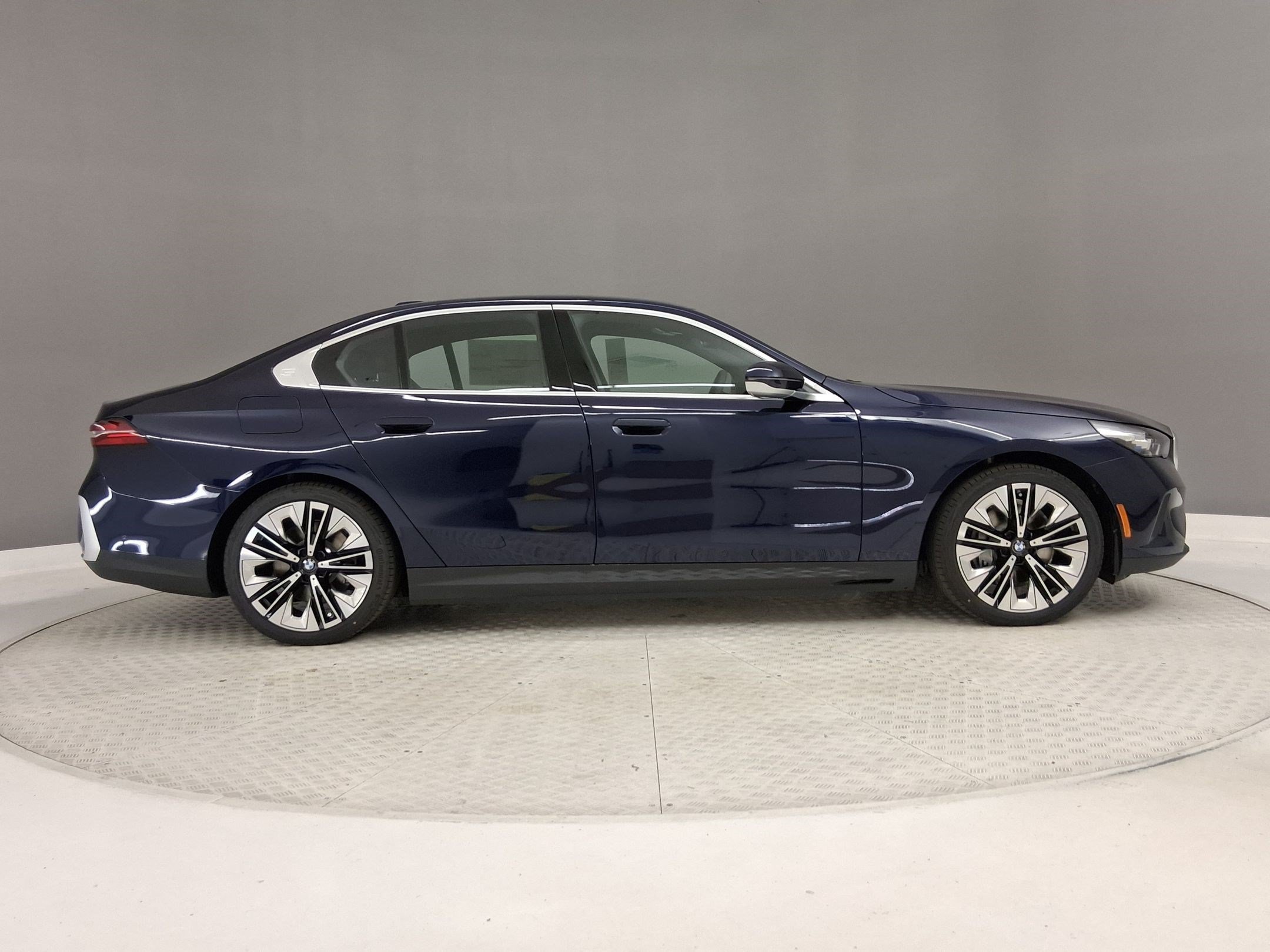 New 2027 BMW i5 eDrive40 RWD image 8