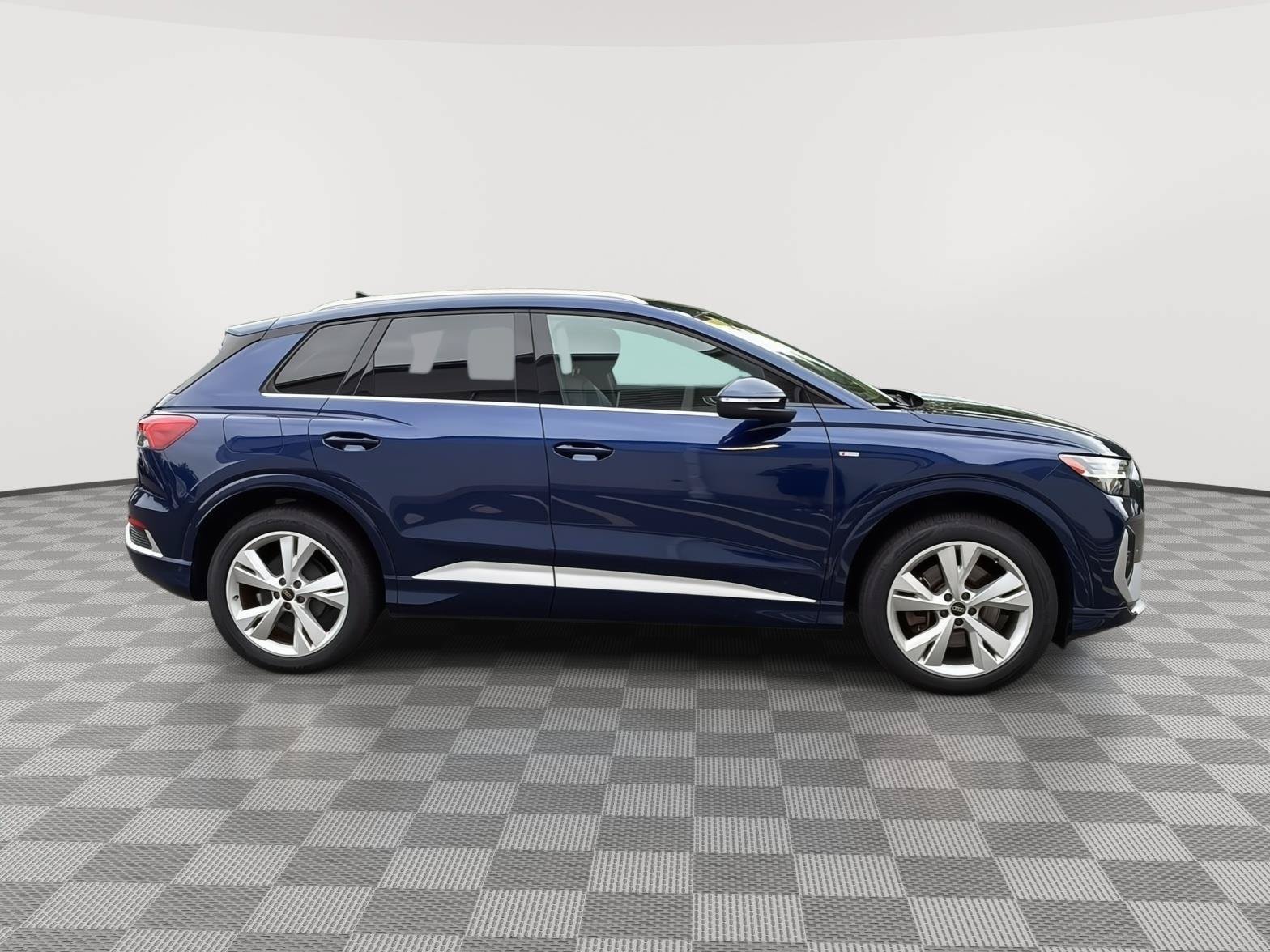 Used 2023 Audi Q4 e-tron Prestige w/ 20" Wheel Package AWD/4WD image 4